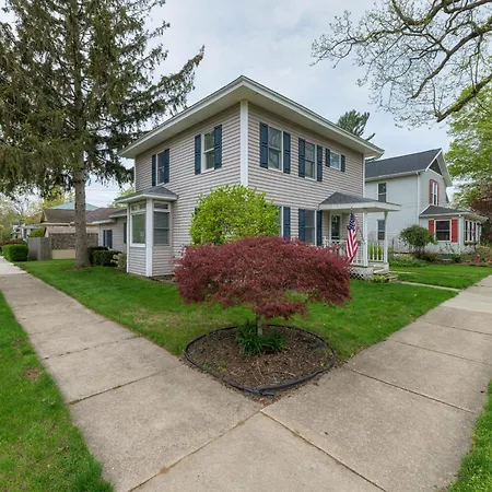 Summer Haven- Walk To Beach & Town From This 4 Bedroom 2 Bath Coastal Cottage
